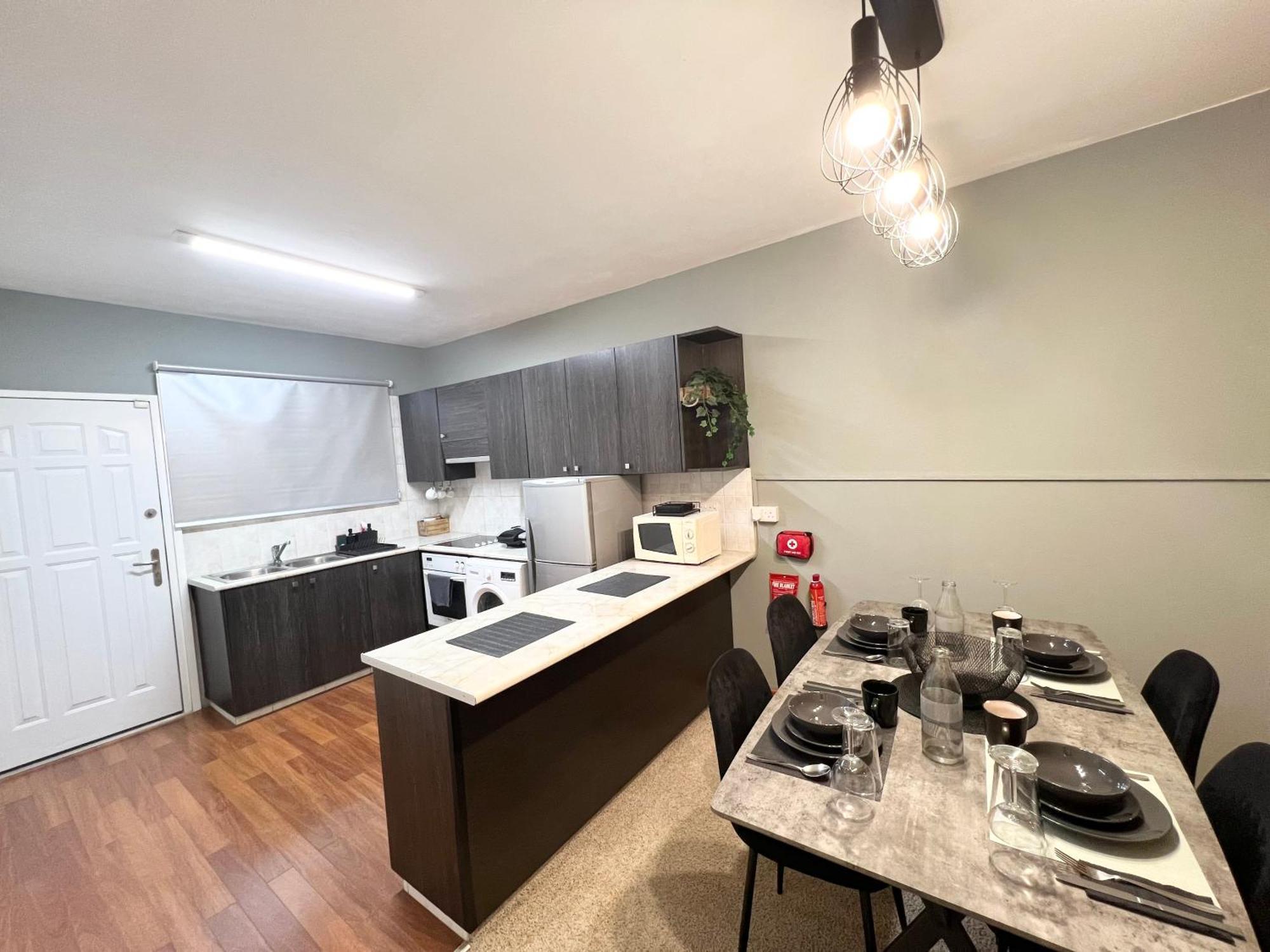 212 Apartment, A 2-bedroom Escape Апартаменты Пафос