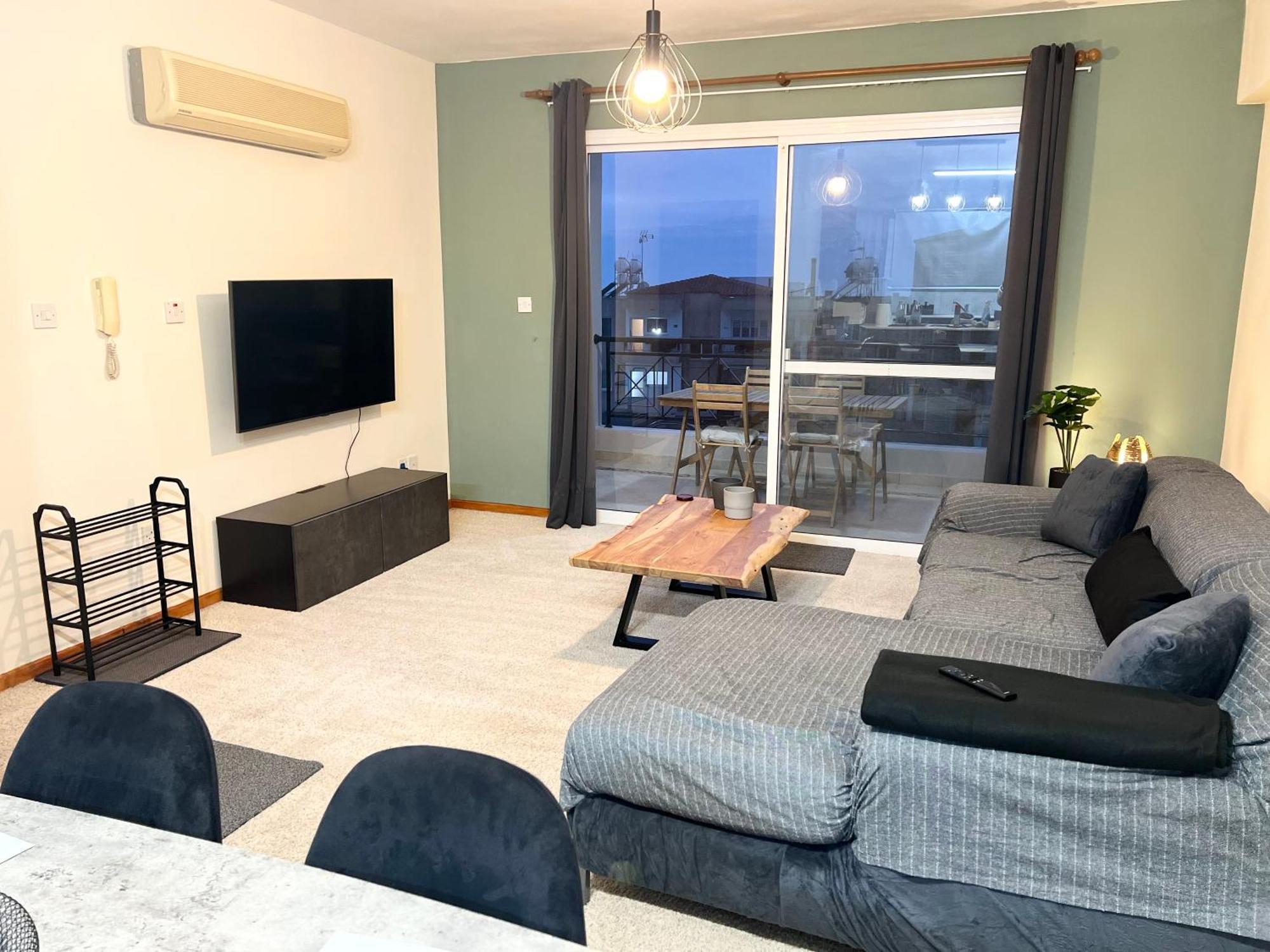212 Apartment, A 2-bedroom Escape Апартаменты *