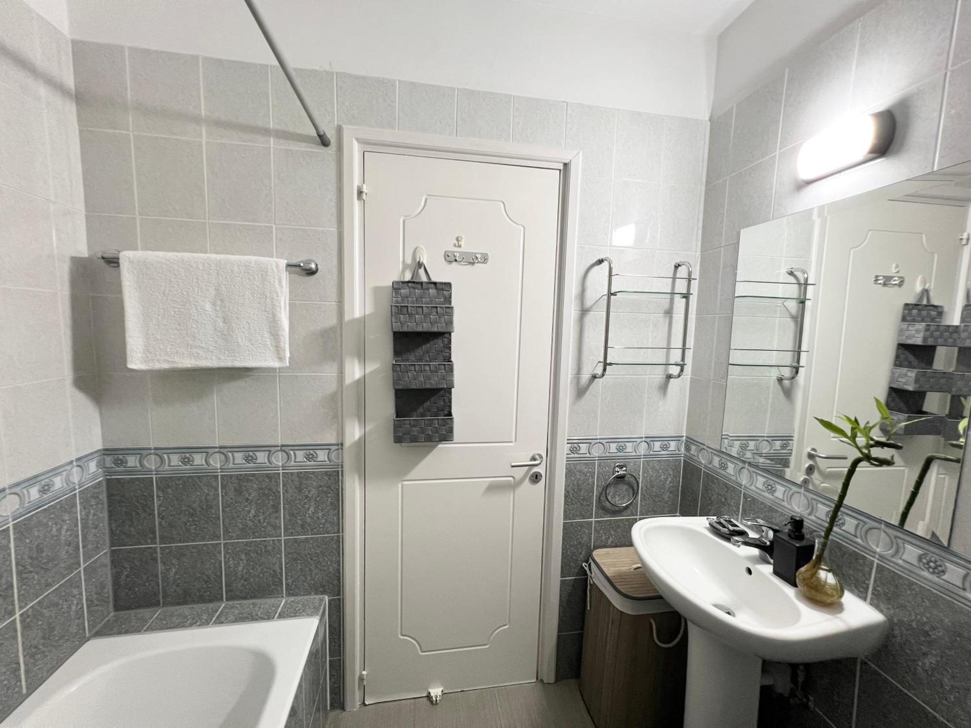 212 Apartment, A 2-bedroom Escape Daire